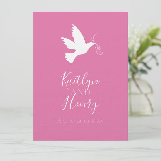 Weißes Taubenrosa Bänder verändern Hochzeitspläne Einladung (Stehend Vorderseite)