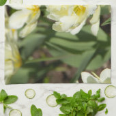 Weißes Tulpen-Foto Geschirrtuch (Gefaltet)