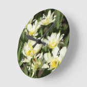 Weißes Tulpen-Foto Runde Wanduhr (Winkel)