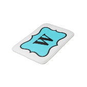 Weißes Türkis Aqua Blue Monogram Initial Zuhause Badematte (Schrägansicht)