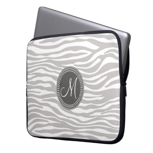 Weißes u. graues Zebra-Monogramm-Muster Laptopschutzhülle (Vorderseite Links)