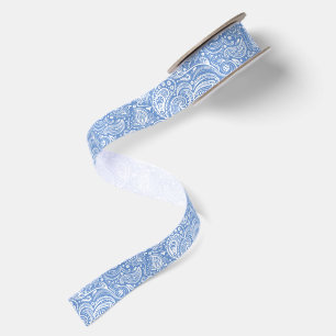 Weißes und blaues florales Paisley Satinband