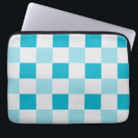 Weißes und blaues Karton Laptopschutzhülle<br><div class="desc">Cooles weißes und blaues Schachbrettmuster.</div>