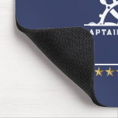 Weißes und blaues Wasserschiff während Gold Stars Mousepad (Ecke)