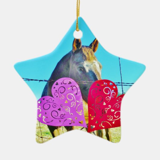 Weißes und braunes Pferd Valentine Hearts Keramikornament (Vorne)