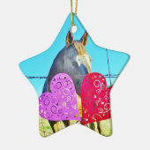 Weißes und braunes Pferd Valentine Hearts Keramikornament (Links)
