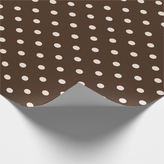 Weißes und braunes Polka Dot Wrapping Paper Geschenkpapier (Ecke)