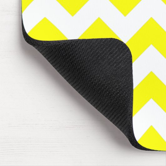 Weißes und gelbes Zigzag-Muster Mousepad (Ecke)