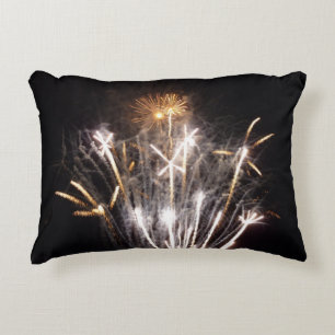 Weißes und goldenes Feuerwerk II Patriotische Feie Dekokissen