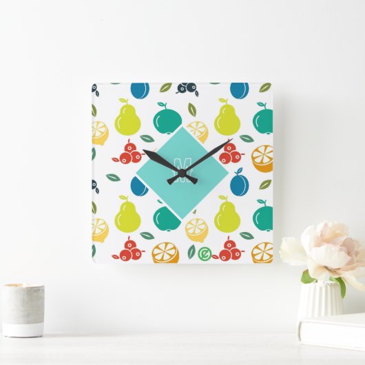 Weißes und grünes Monogramm buntes Obst zum Geburt Quadratische Wanduhr (Zuhause)
