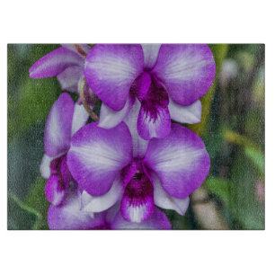 Weißes und lila Orchideenglas Schneidebrett