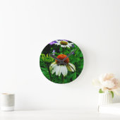 Weißes und orange ConeFlowers Runde Wanduhr (Zuhause)