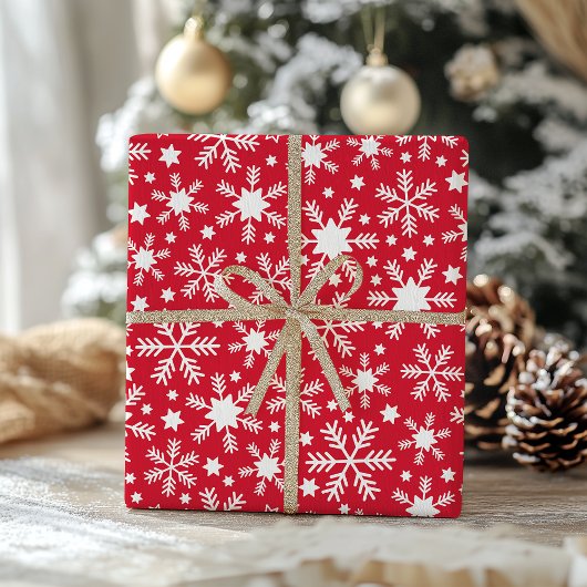 Weißes und rotes Schneeflockenpapier Geschenkpapier