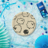 Weißes und schwarzes Schaf auf Creme Hintergrund Pappteller (Party)