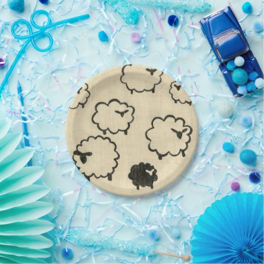 Weißes und schwarzes Schaf auf Creme Hintergrund Pappteller (Party)