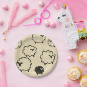 Weißes und schwarzes Schaf auf Creme Hintergrund Pappteller (Party)