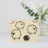 Weißes und schwarzes Schaf auf Creme Hintergrund Postkarte (Stehend Vorderseite)