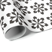 Weißes und schwarzes Schneeflockenmuster Geschenkpapier (Rolleneckpunkt)
