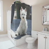 Weißes Westhochland Terrier, das auf Bürgersteig Duschvorhang (Beispiel)