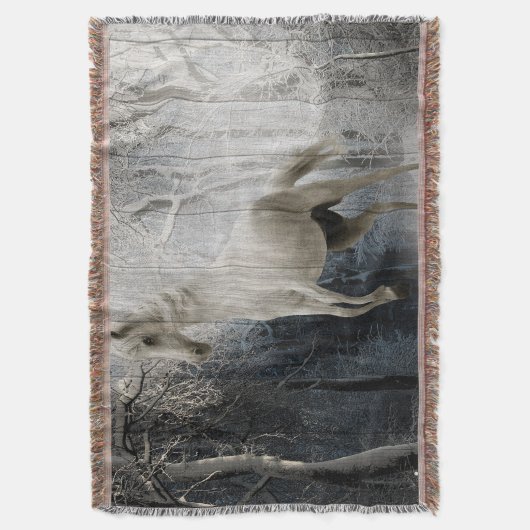 Weißes Winterpferd im Bergwald Decke (Vorderseite Vertikal)