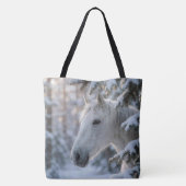 Weißes Winterpferd in schneebedeckter Kiefer Tasche (Rückseite)