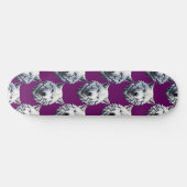 Weißes Wolfskopf-Musterdesign lila Skateboard (Horizontal)