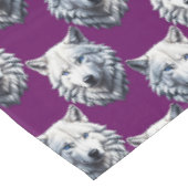Weißes Wolfskopf-Musterdesign Lila Tischdecke (Schrägansicht)