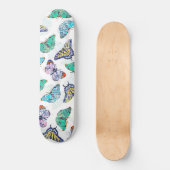 Weißfarbene Schmetterlinge Skateboard (Vorderseite)