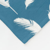 Weißfederdruck auf Denim Blue Fleece Blanket (Ecke)