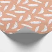 Weißfederdruck auf weichem Pfirsich Geschenkpapier (Ecke)