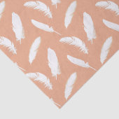 Weißfederdruck auf weichem Pfirsich Seidenpapier (Ausschnitt)