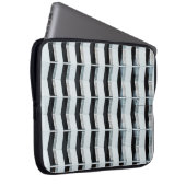 Weißgestrichenes Gebäude Laptopschutzhülle (Vorne Rechts)