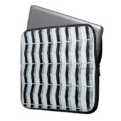 Weißgestrichenes Gebäude Laptopschutzhülle (Vorderseite Links)
