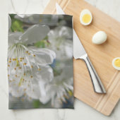 Weißkirschblüte im Frühling gegen einen blauen Him Geschirrtuch (Viertel Falte)