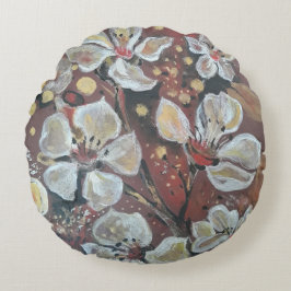 Weißkirsche blüht im Hintergrund Rundes Kissen