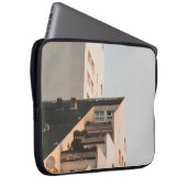 WEISSKONKRETES GEBÄUDE LAPTOPSCHUTZHÜLLE (Vorne Rechts)
