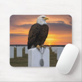 Weißkopfseeadler auf einem Grabstein mit Hundemark Mousepad (Mit Mouse)