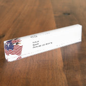 Weißkopfseeadler auf rotem weißem Blau der Namensplakette (Seite)