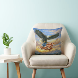 Weißkopfseeadler fliegt mit amerikanischer Flagge Kissen