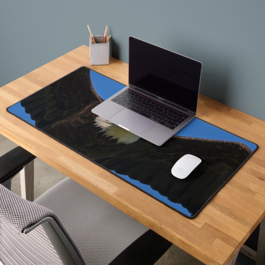 Weißkopfseeadler Flug nah Schreibtischunterlage (Büro 2)