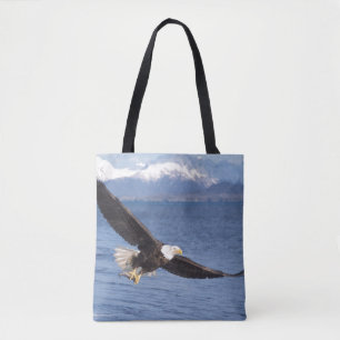 Weißkopfseeadler, Haliaeetus leucocephalus, im Flu Tasche