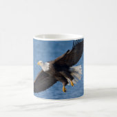 Weißkopfseeadler im Flug Kaffeetasse (Mittel)
