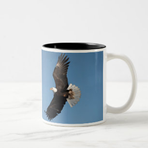 Weißkopfseeadler im Flug Zweifarbige Tasse