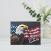 Weißkopfseeadler mit amerikanischer Flagge 4. Juli (Stehend Vorderseite)