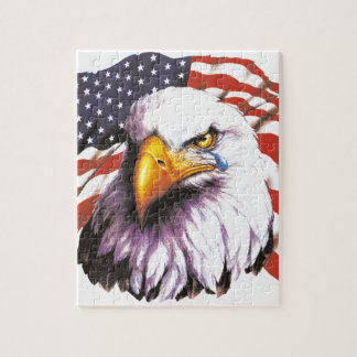 Weißkopfseeadler mit einem Riss - USA-Flagge im Puzzle