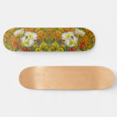 Weißmohn, die um die farbenfrohen Blume wachsen Skateboard (Horizontal)