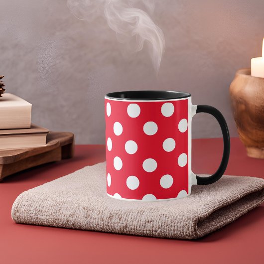 Weißpolka in rot tasse