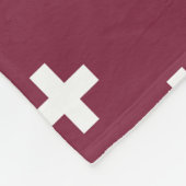 Weißpolka kreuzt auf Maulbeere Fleecedecke (Ecke)