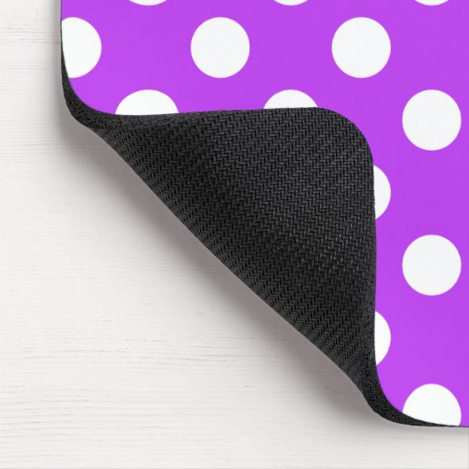 Weißpolka Punkte auf leuchtend lila Mousepad (Ecke)