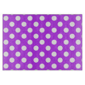 Weißpolka Punkte auf leuchtend lila Schneidebrett (Vorderseite)